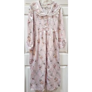 Aria vintage nightgown, size medium